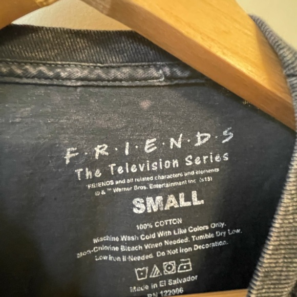 Friends tee - Picture 3 of 4